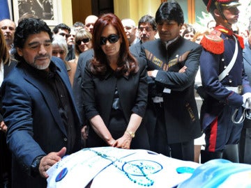 Cristina Fernández junto a Maradona y Evo Morales