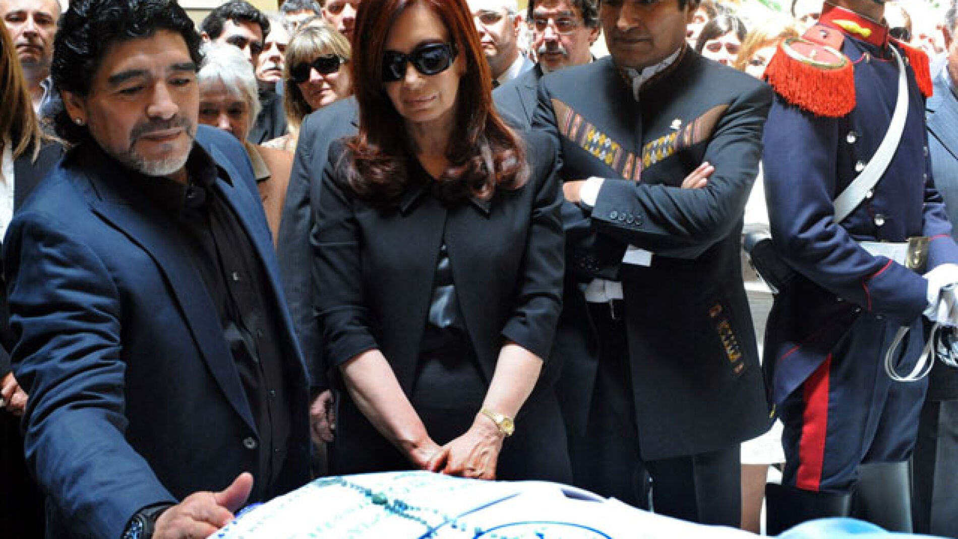 Cristina Fern&aacute;ndez junto a Maradona y Evo Morales