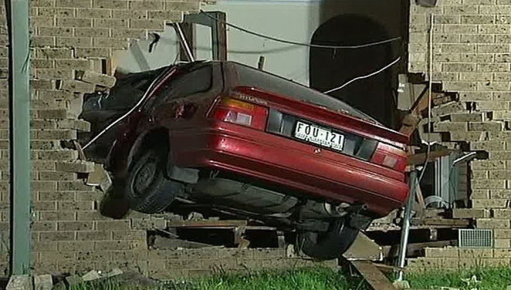 Un coche se empotra en una vivienda en Australia