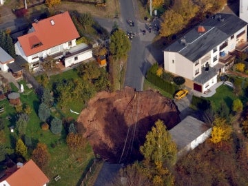 Socavón de 20 metros en Alemania Socavón de 20 metros en Alemania