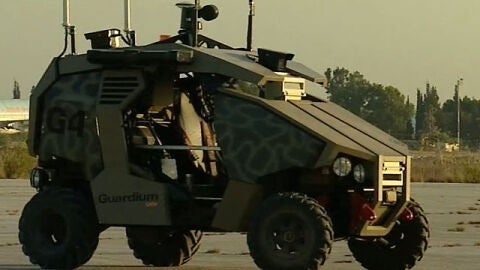 Veh&iacute;culo todoterreno teledirigido