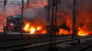 El choque de dos trenes en Polonia provoca una espectacular explosión