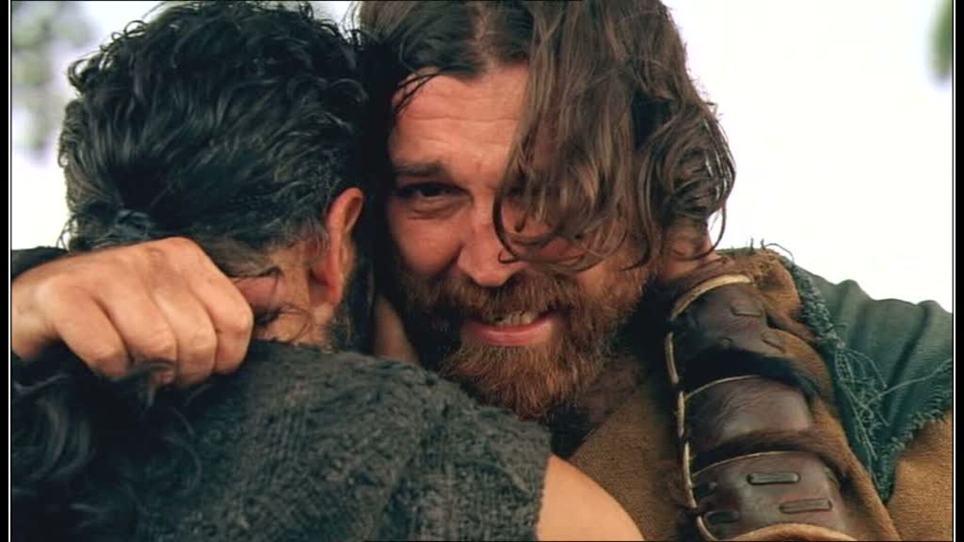 Sandro destrozado quiere rescatar a su esposa 