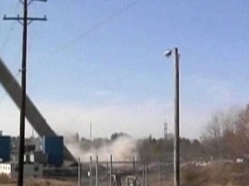 Demolici&oacute;n de una torre el&eacute;ctrica