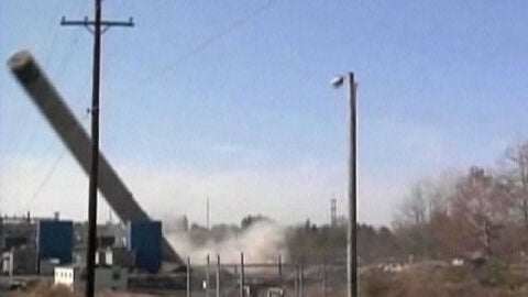 Demolici&oacute;n de una torre el&eacute;ctrica