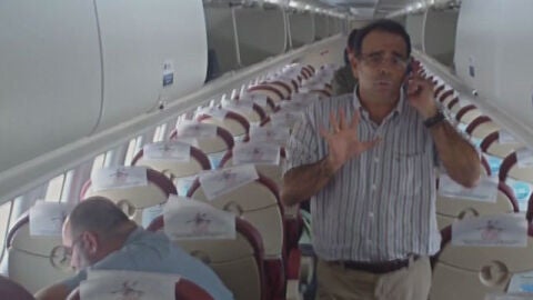 Luis Socorro no pudo bajar del avi&oacute;n en El Aai&uacute;n