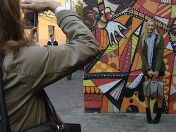 Fotografía una joven en la calle