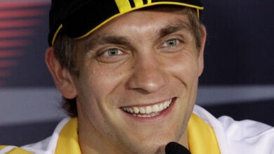 Vitaly Petrov se queda con el volante de Trulli en Caterham