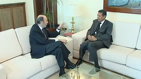 Rubalcaba junto al ministro del Interior marroquí Rubalcaba junto al ministro del Interior marroquí