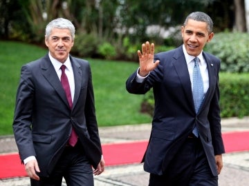 Barack Obama junto al presidente portugués José Socrates