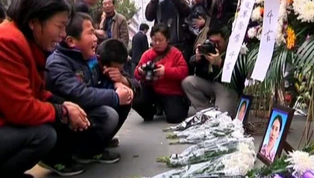 Homenaje a las víctimas de Shangai