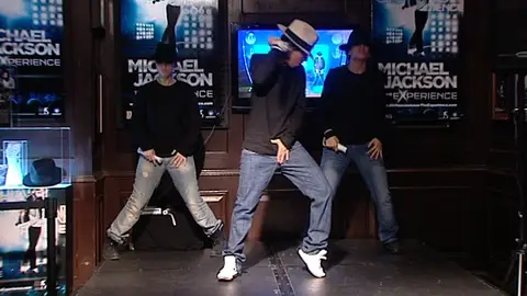 Bailarines imitando a Michael Jackson Bailarines imitando a Michael Jackson