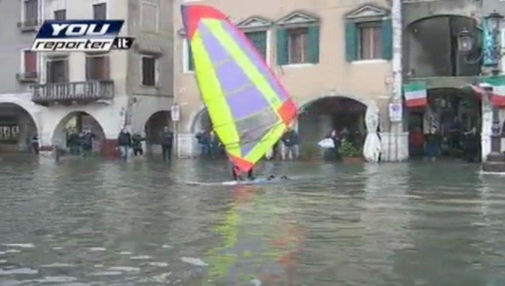 La marea alta en Venecia alcanza el récord anual con 136 centímetros