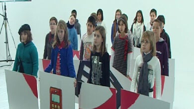 Los más pequeños enseñan seguridad vial a sus padres