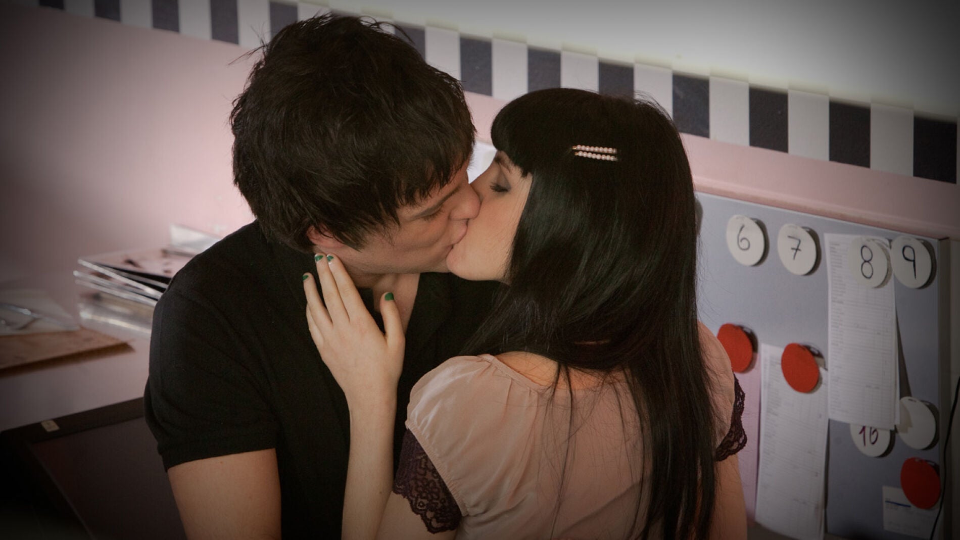 Gorka y Paula se besan