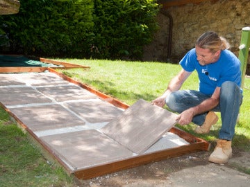 Kristian Pielhoff construye un paso para el jardín