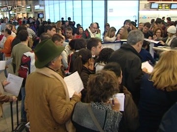 Miles de personas afectadas por el caos aéreo en todos los aeropuertos españoles