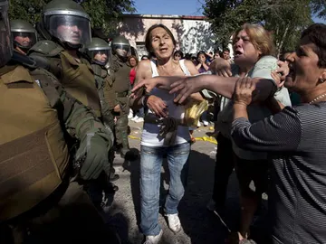 Los familiares de los reos muertos increpan a las autoridades chilenas Los familiares de los reos muertos increpan a las autoridades chilenas