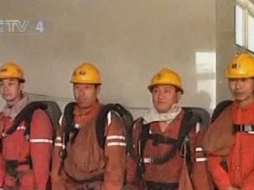 Algunos de los mineros supervivientes Algunos de los mineros supervivientes