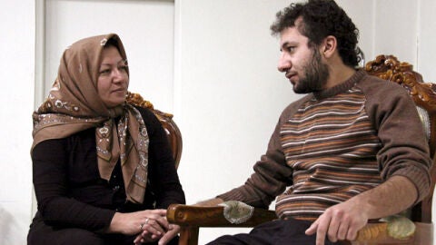 Sakineh Ashtiani junto a su hijo