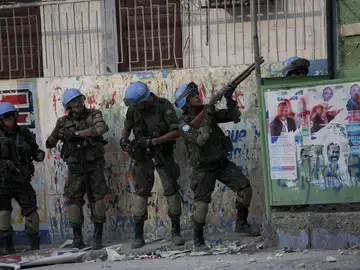 Soldados de los cascos azules en Haití Soldados de los cascos azules en Haití
