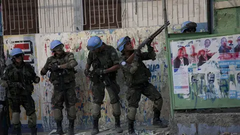 Soldados de los cascos azules en Haití Soldados de los cascos azules en Haití