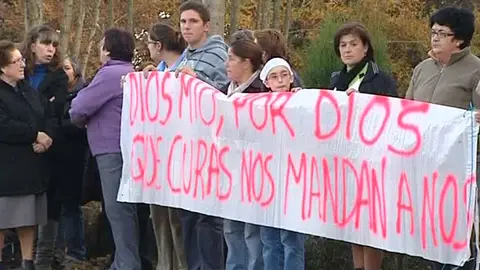 Los vecinos de Padrons, contra el cura Los vecinos de Padrons, contra el cura
