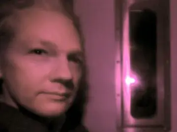 El director de Wikileaks durante su detención El director de Wikileaks durante su detención