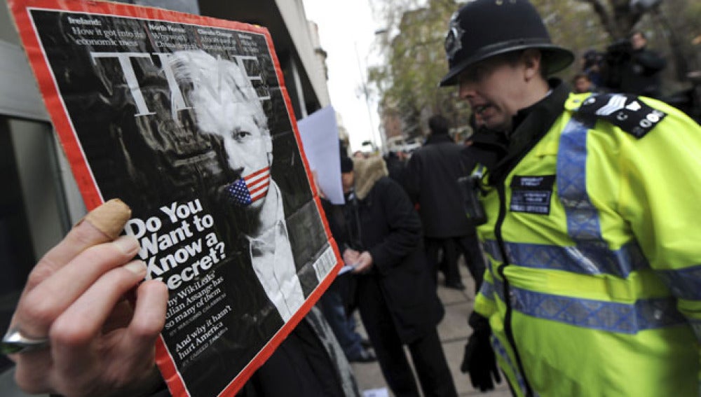 Assange vuelve a los juzgados para evitar ser extraditado