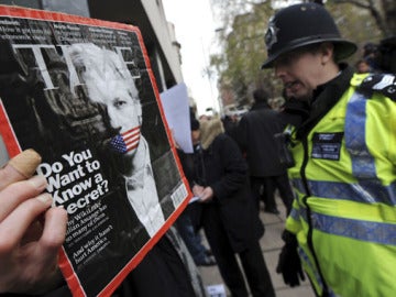 Assange vuelve a los juzgados para evitar ser extraditado