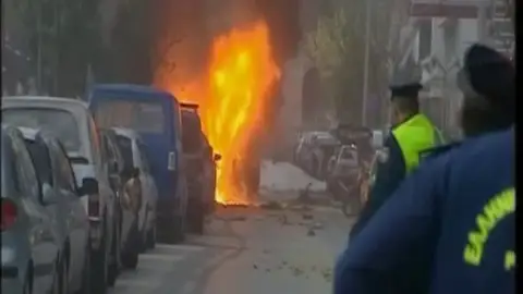 Estalla una bomba junto a un tribunal de Atenas sin causar heridos Estalla una bomba junto a un tribunal de Atenas sin causar heridos
