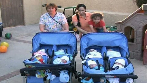 La madre de octillizos est&aacute; a punto del desahucio