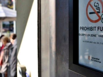 Ya no se permite fumar en los espacios públicos cerrados