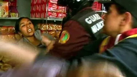 Altercado en un mercado Altercado en un mercado