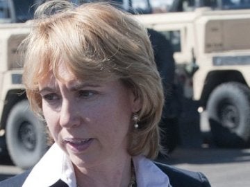 Giffords es capaz de comunicarse con gestos Giffords es capaz de comunicarse con gestos