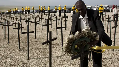 Campo de cruces a las afueras de Puerto Príncipe Campo de cruces a las afueras de Puerto Príncipe