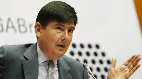 Manuel Pimentel mediará en el conflicto de los controladores Manuel Pimentel mediará en el conflicto de los controladores