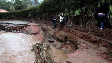 Destrozo s y muerte en las inundaciones en Brasil