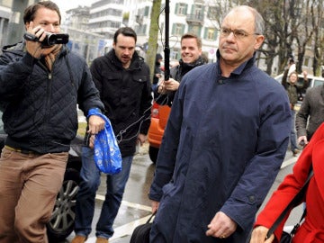 El ex banquero Rudolf Elmer llega a un tribunal de Zúrich