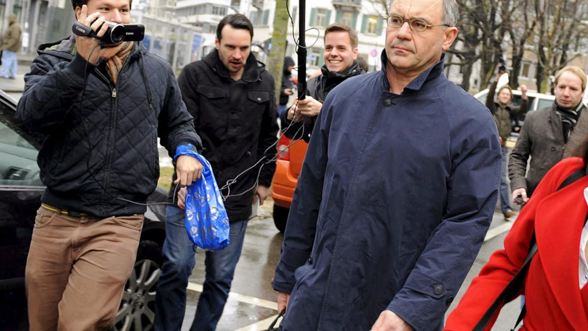 El ex banquero Rudolf Elmer llega a un tribunal de Zúrich El ex banquero Rudolf Elmer llega a un tribunal de Zúrich