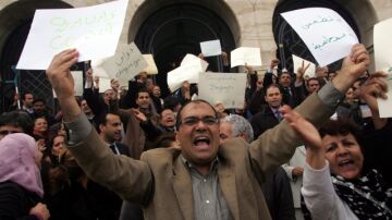 El Gobierno de transición tunecino adoptó un proyecto de ley de amnistía general