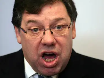 Brian Cowen anuncia su dimisión al frente de Fianna Fail Brian Cowen anuncia su dimisión al frente de Fianna Fail