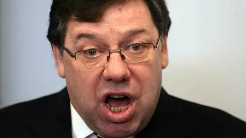 Brian Cowen anuncia su dimisión al frente de Fianna Fail Brian Cowen anuncia su dimisión al frente de Fianna Fail