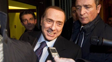 Berlusconi asegura que no huye ni dimitirá por el escándalo sexual "Ruby"