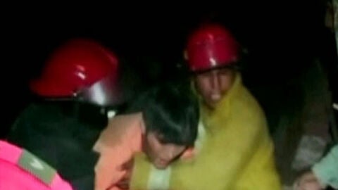 Al menos dos muertos tras derrumbarse un edificio en Bolivia