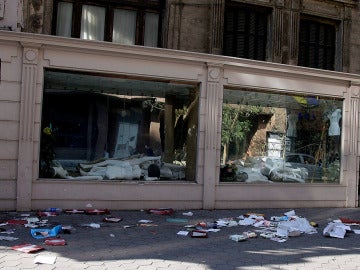 Destrozos en un escaparate en El Cairo
