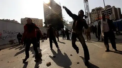 Enfrentamiento en la plaza Tahrir Enfrentamiento en la plaza Tahrir