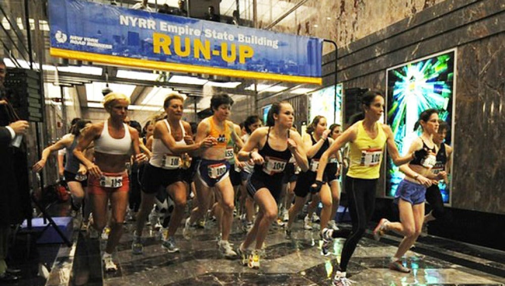 Corredores de todo el mundo participan en la carrera del Empire State