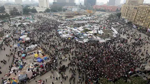 Muchedumbre en la plaza Tahrir Muchedumbre en la plaza Tahrir