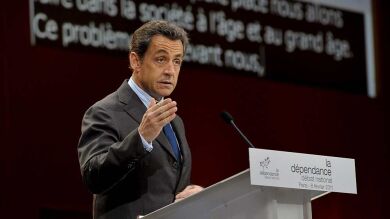 Sarkozy insta a sus ministros a pasar sus vacaciones en Francia